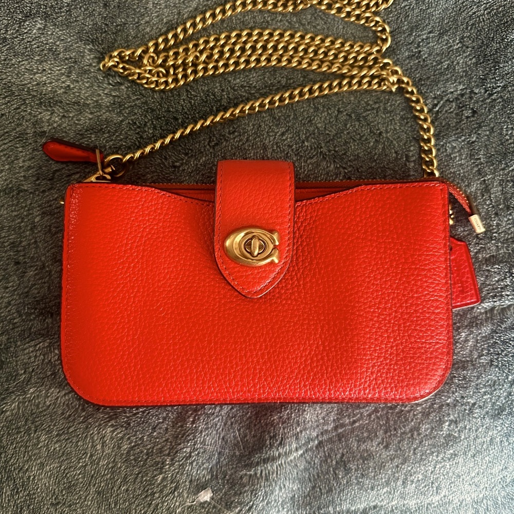 💫 COACH: Turnlock Chain Crossbody Coral